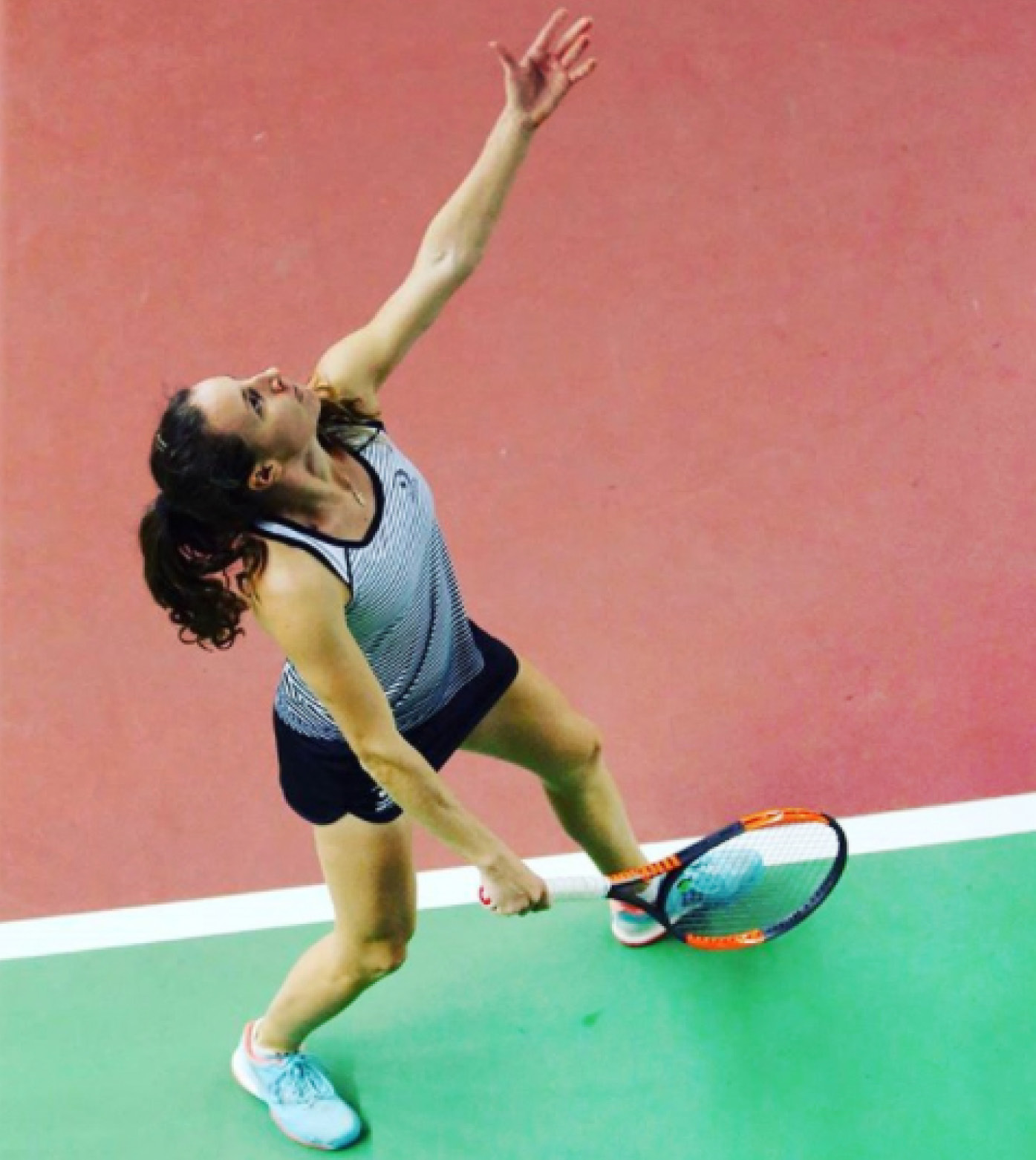 Karen Barritza spiller tennis